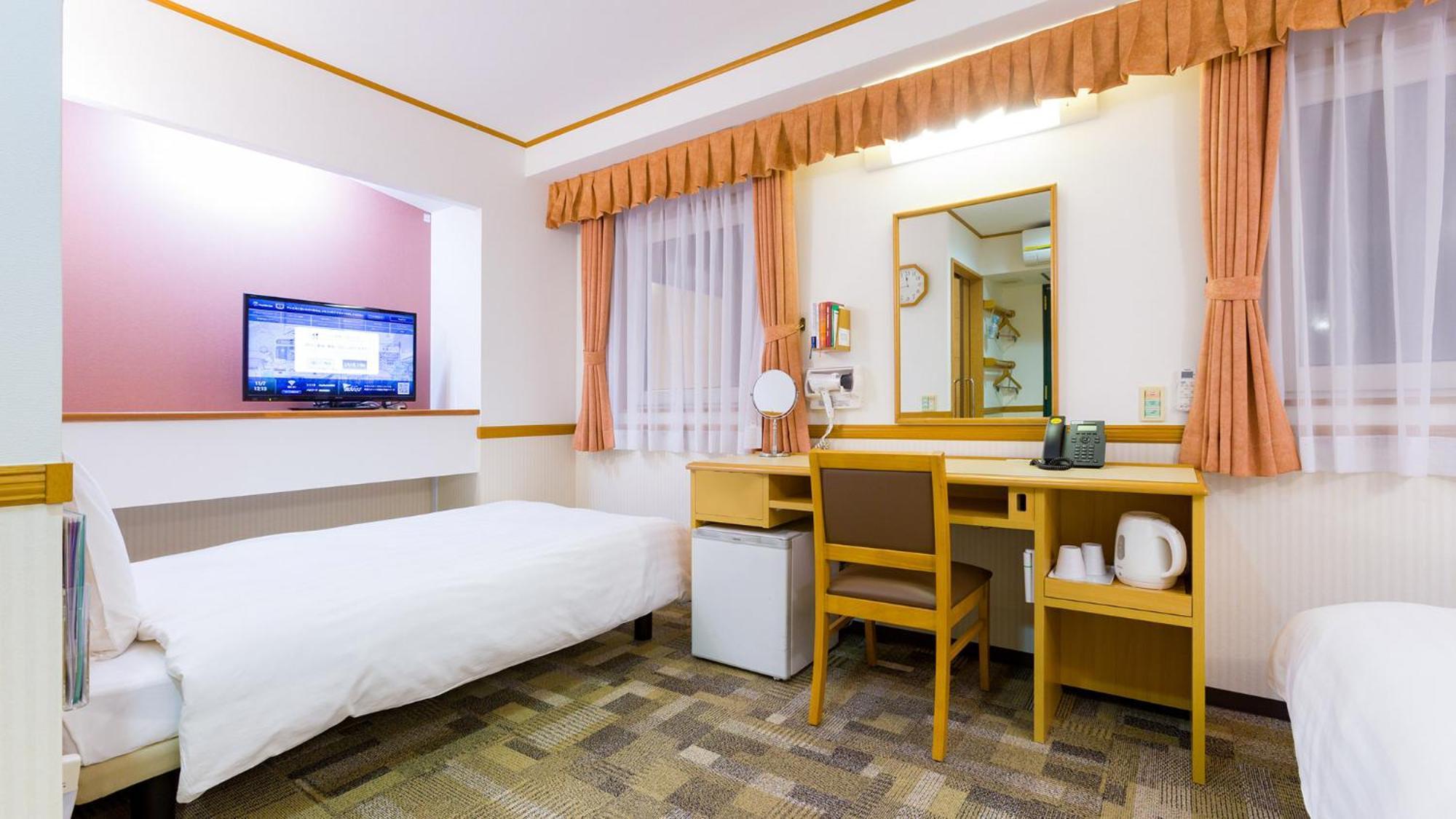 Toyoko Inn Toyohashi Eki Higashi Guchi Ruang foto